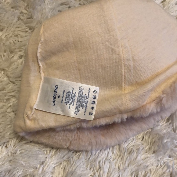Land’s End Fur Pom Pom Hat - Picture 3 of 4